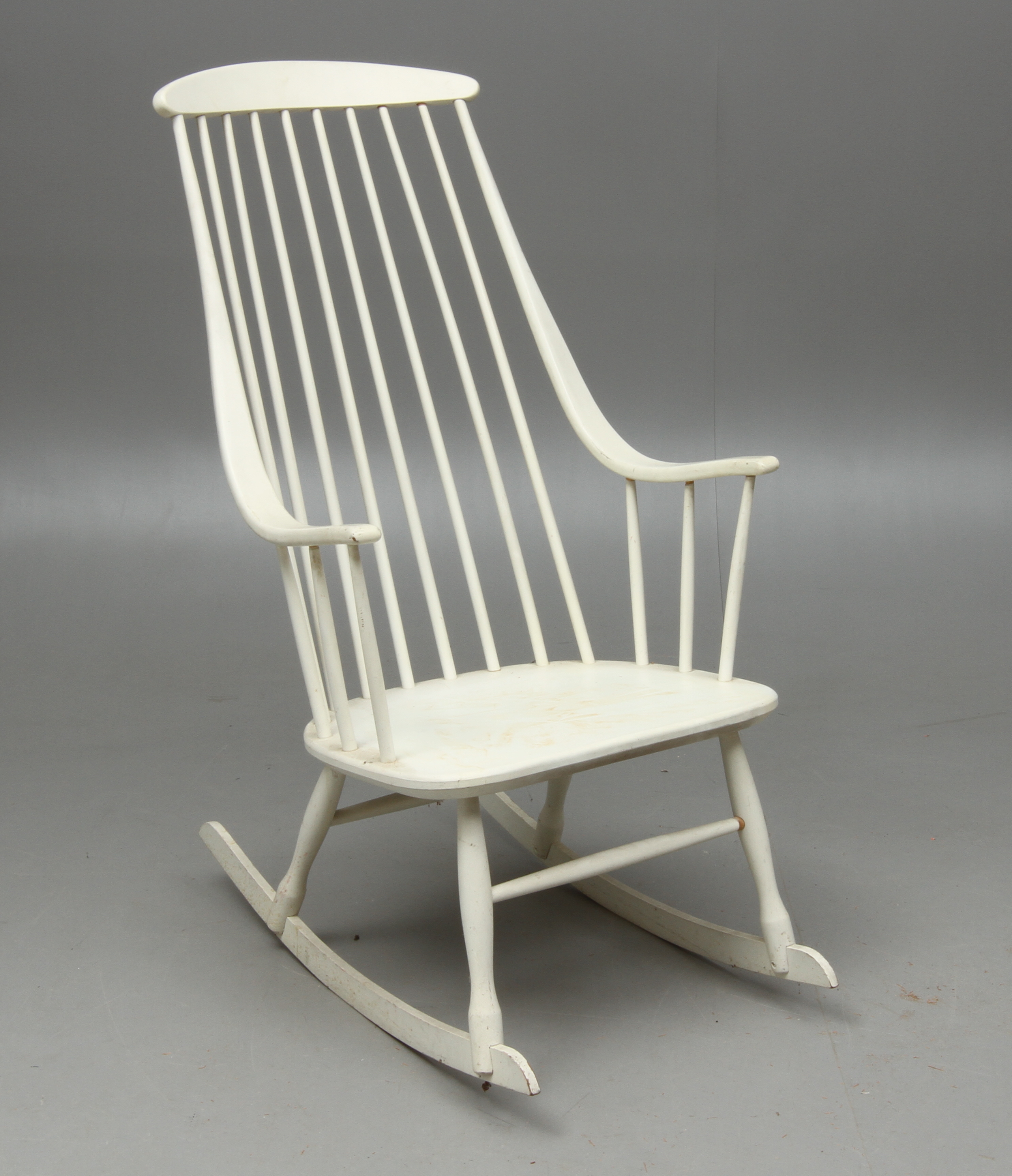 Möbelrenovering - Före och efter bild på renoverad möbel